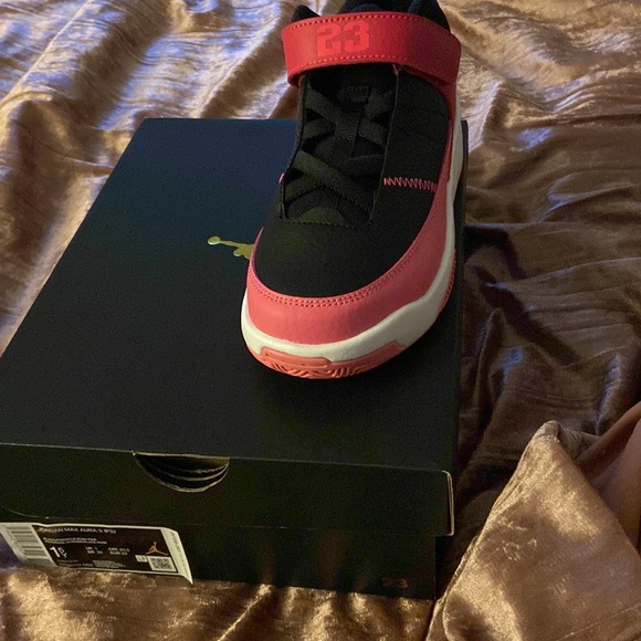 Jordan’s max aura - Picture 2 of 2